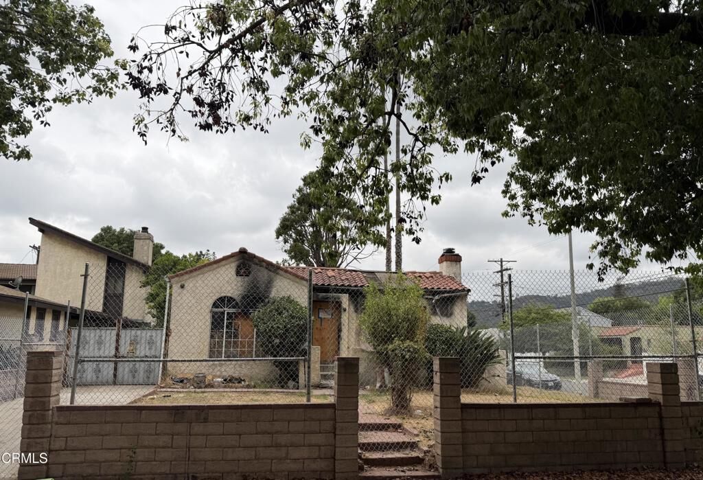 Property Photo:  3722 Dover Street  CA 90039