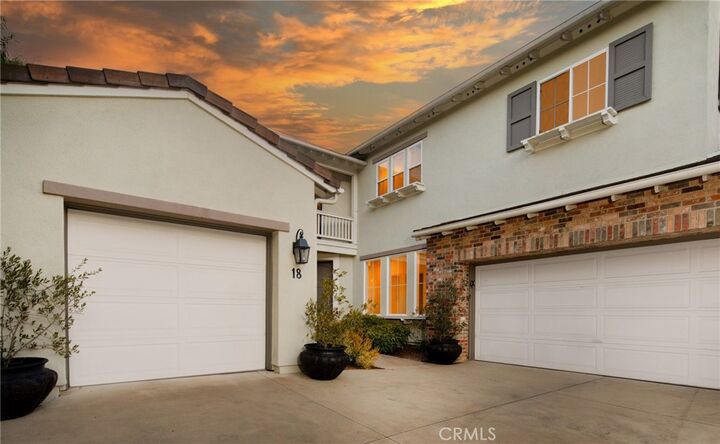 Property Photo: 18 Calle De La Luna CA 92673