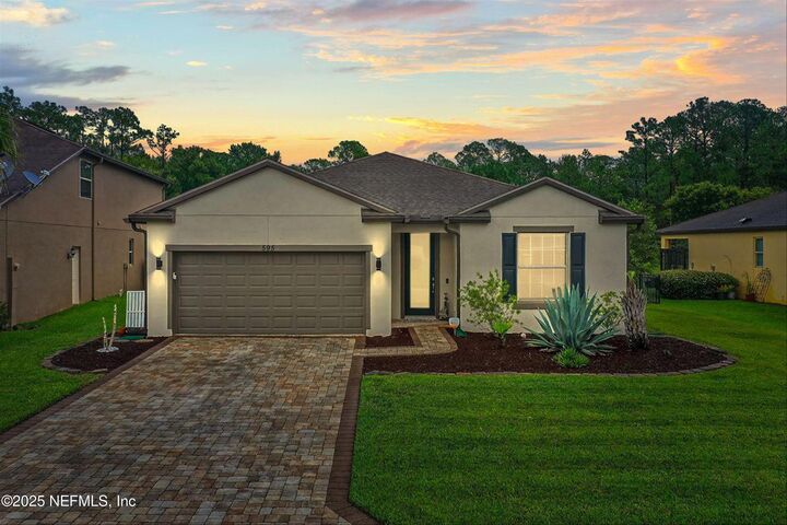 Property Photo: 595 Los Alamos Street FL 32095