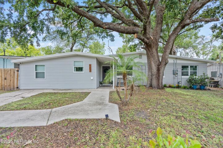 Property Photo: 6837 Tom Thumb Drive FL 32210