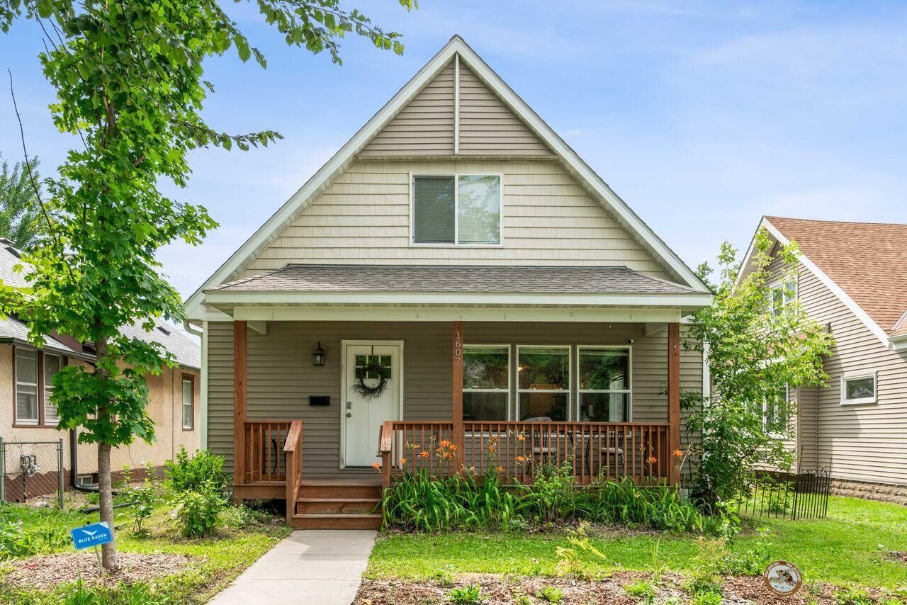 Property Photo: 1607 Thomas Avenue N MN 55411