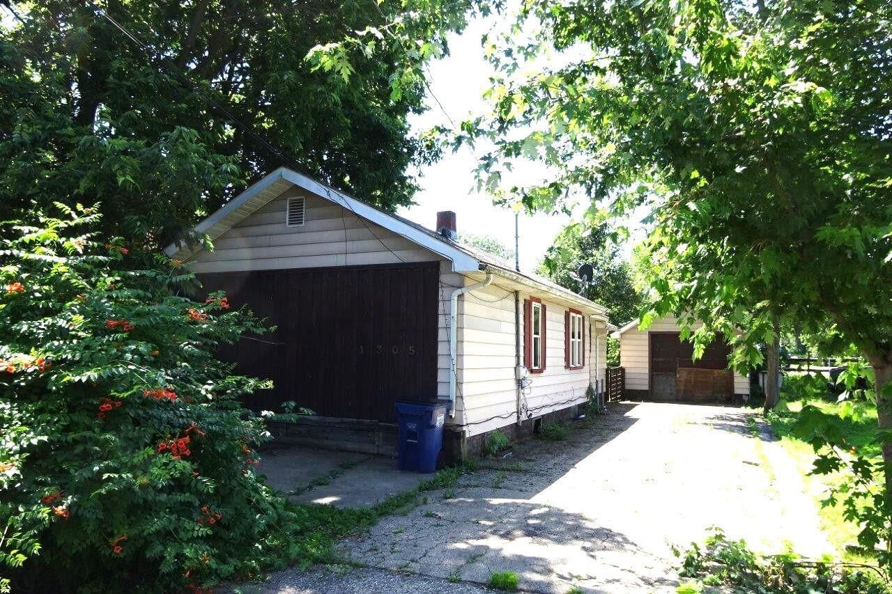 Property Photo:  1305 La Crescent Street  WI 54603 