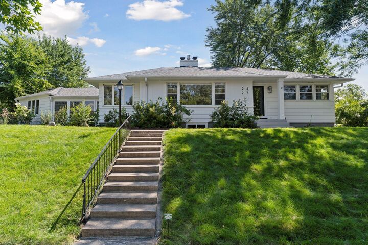 2423 Mount View Avenue  Minneapolis MN 55405 photo