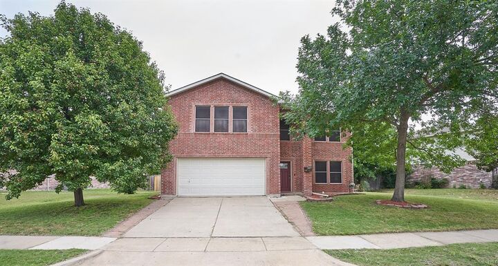 Property Photo: 2405 Chestnut Drive TX 75068