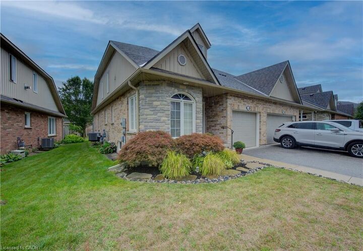 Photo de la propriété: 350 Doon Valley Drive 11D ON N2P 2M9