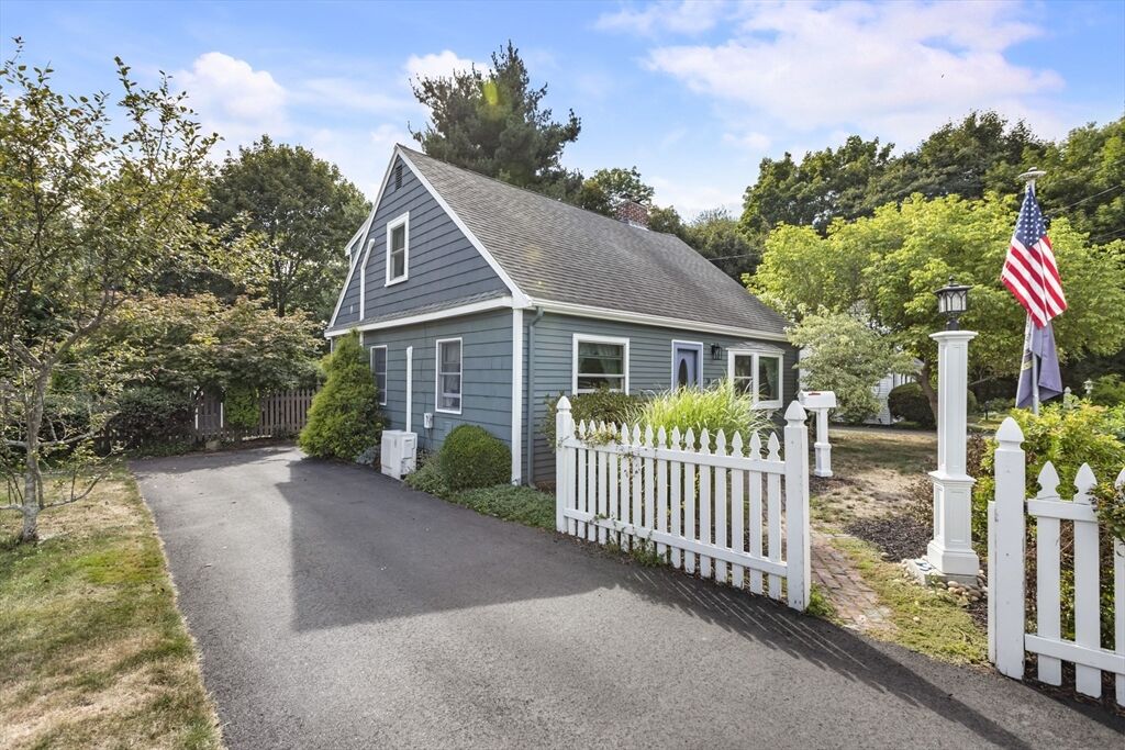 Property Photo:  14 Alandale Pkwy  MA 02062 