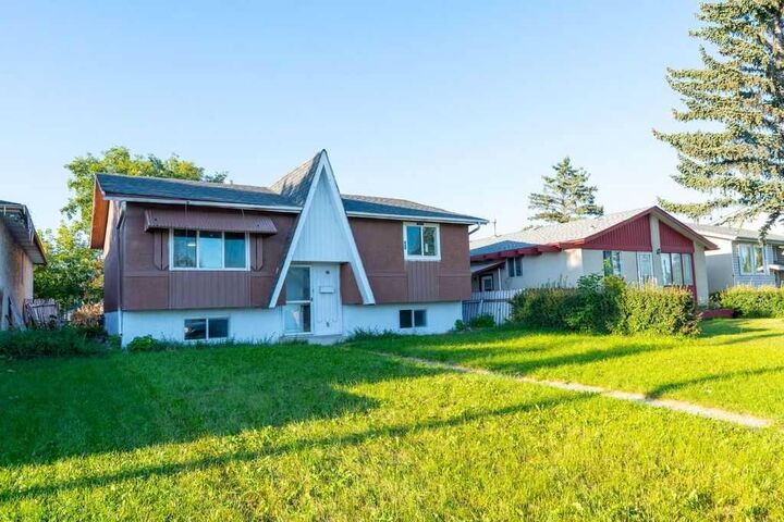 Property Photo:  4116 8 Avenue SE  AB T2A 4W4 