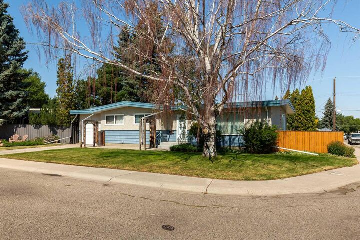 Property Photo:  1306 29 Street S  AB T1K 2X3 