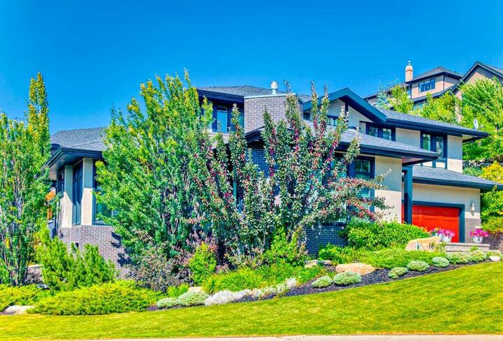 Property Photo:  16 Spring Valley Way SW  AB T3H 5M1 