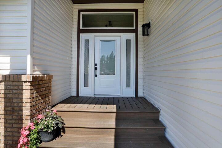 Property Photo:  32 Fairview Close E  AB T1R 0N7