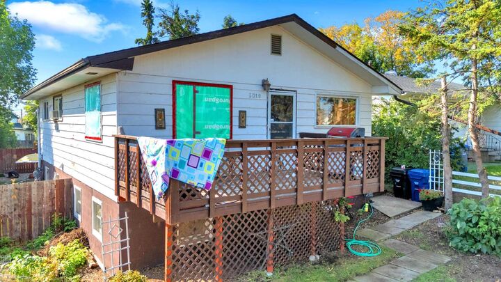Property Photo: 5019 Park Street AB T0M 0J0
