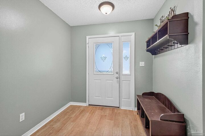Property Photo: 4400 Amberwood Cir FL 32571