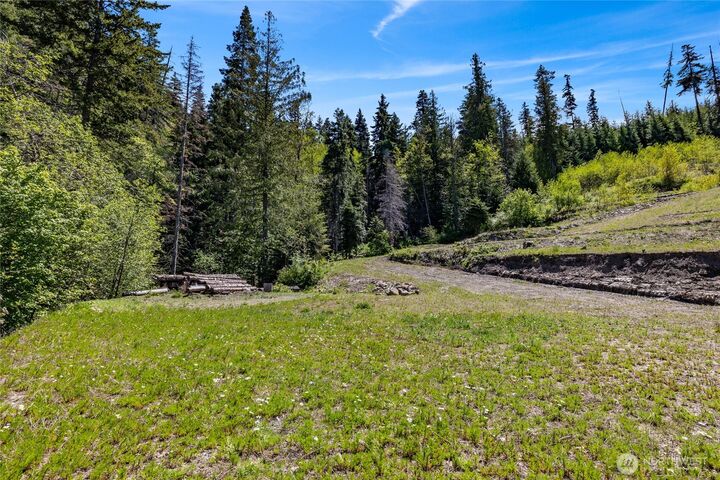 Property Photo: 2000 Rocky Mountain Way WA 98922