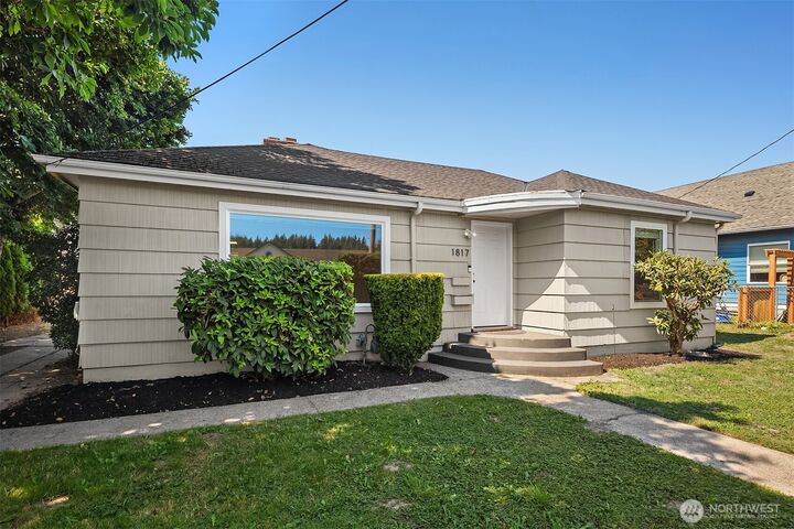 Property Photo: 1817 S 3rd Street WA 98273