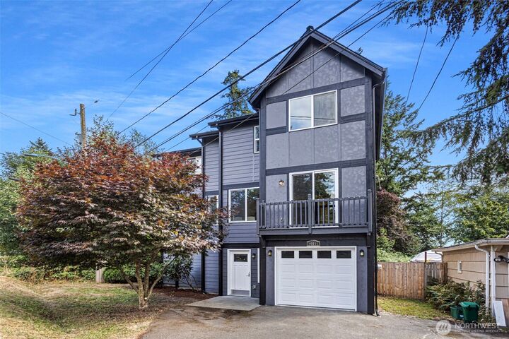 14011  Roosevelt Way N  Seattle WA 98133 photo