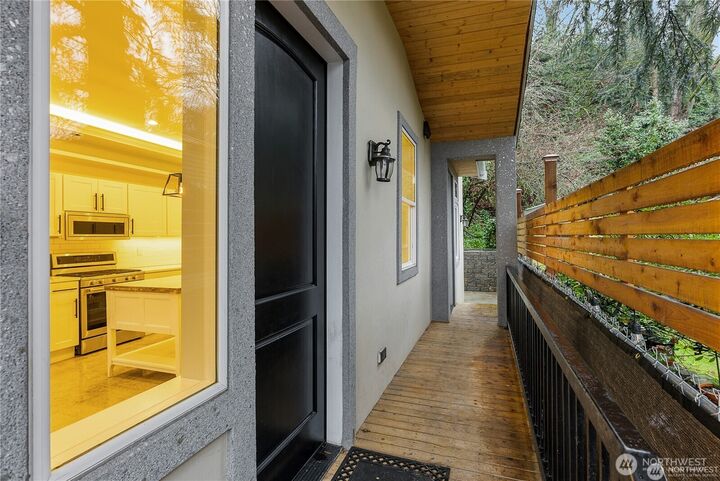Property Photo: 2113 Aurora Avenue N WA 98109