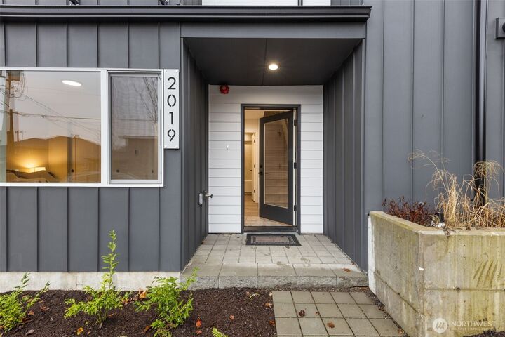 Property Photo:  2017 W Bertona Street  WA 98199 