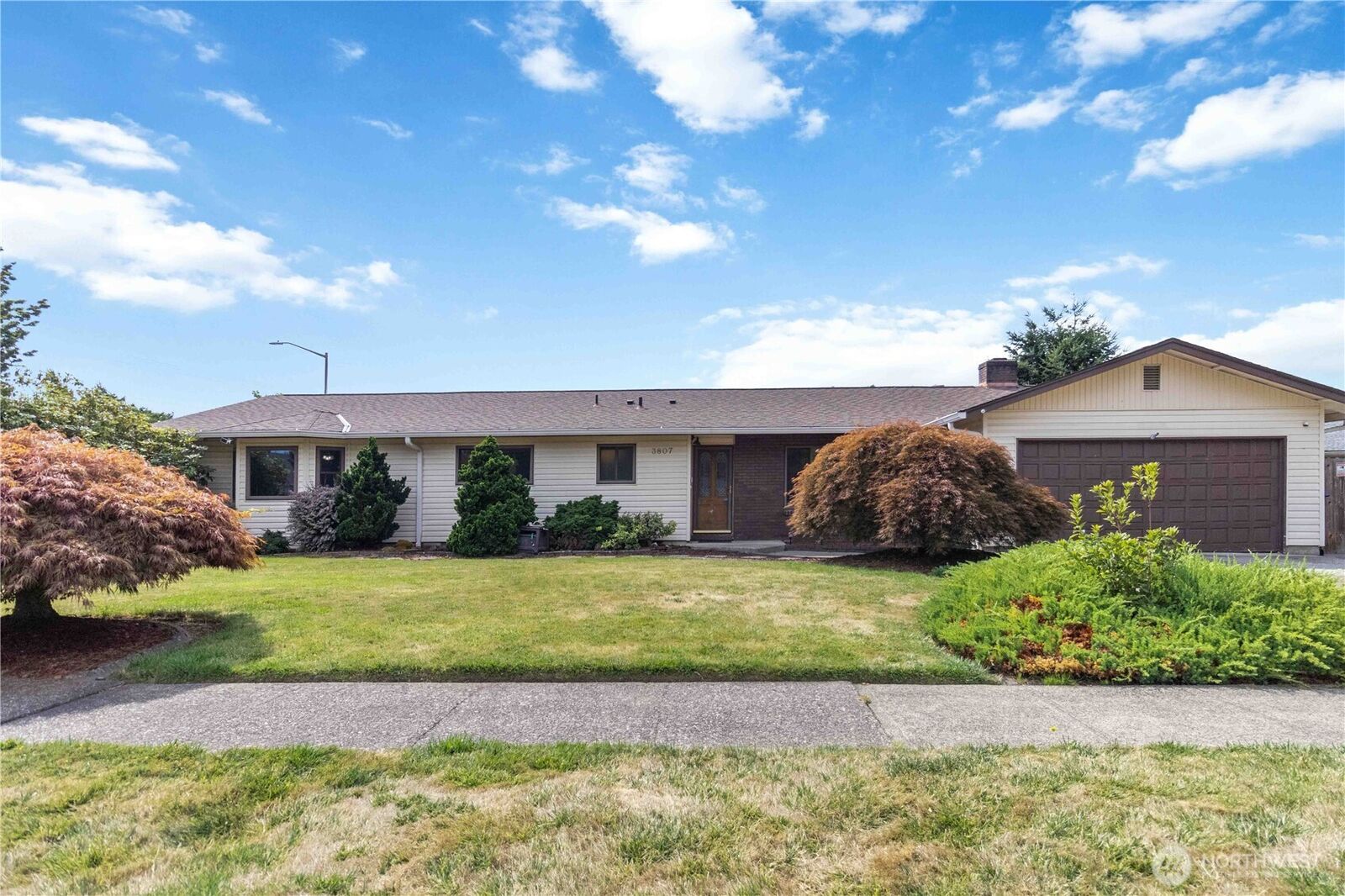 Property Photo: 3807 Oak Street WA 98632