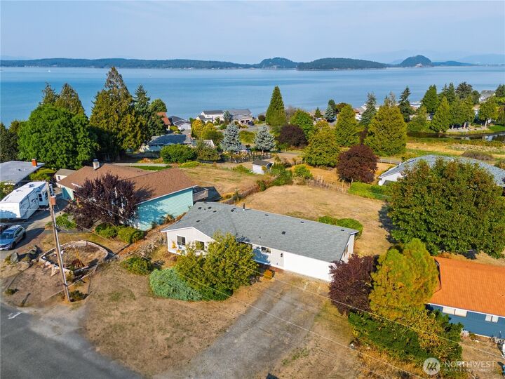 691 E Maplewood Loop  Oak Harbor WA 98277 photo