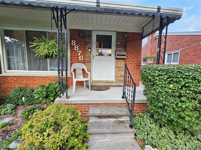 Property Photo: 8876 Robindale MI 48239