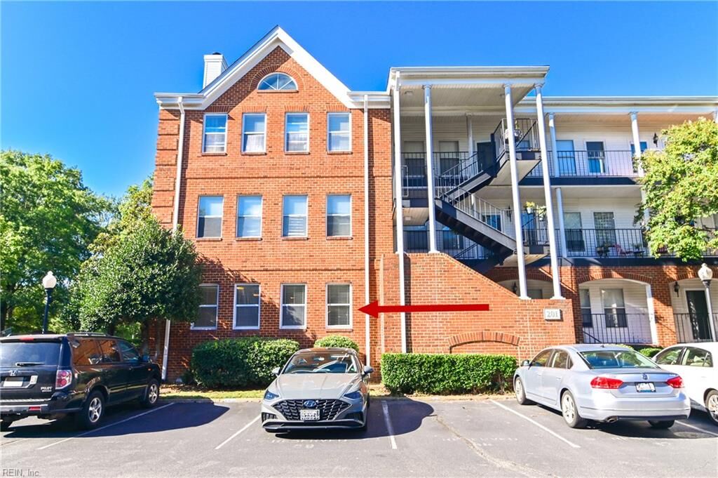 Property Photo:  201 Westover Ave 101  VA 23507 