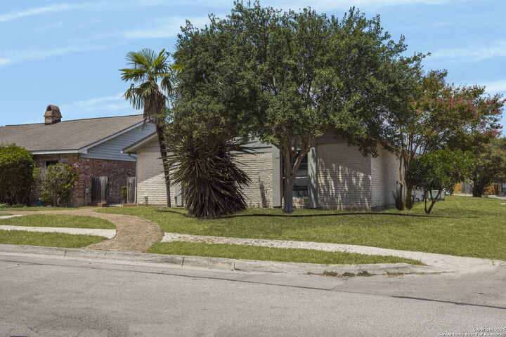 Property Photo: 125 Meadowland TX 78148