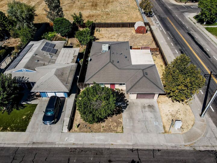 Property Photo: 129 Kiwi Street CA 93635