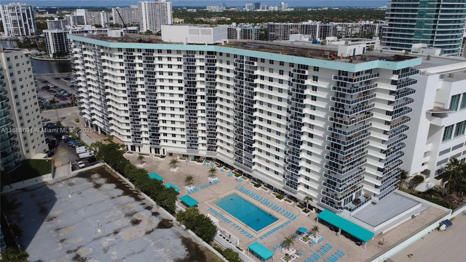 Property Photo: 3725 S Ocean Dr 1022 FL 33019