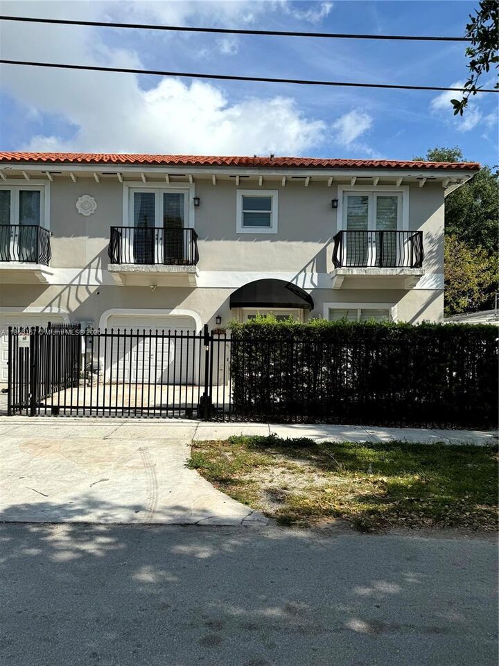 Property Photo: 3375 Percival Ave 3375 FL 33133