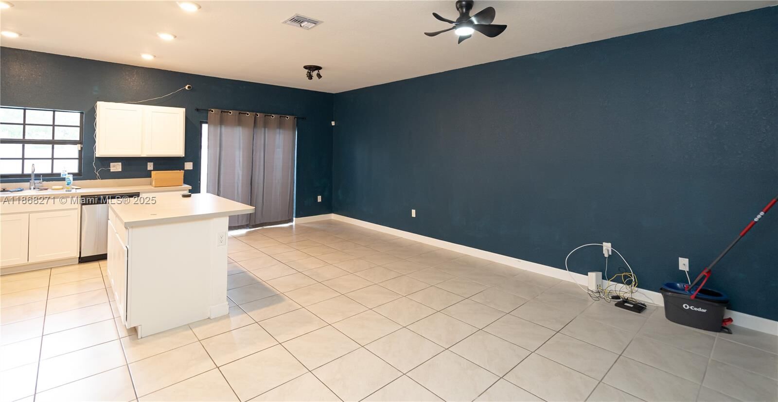 Property Photo: 1141 SW 6th Ct FL 33034