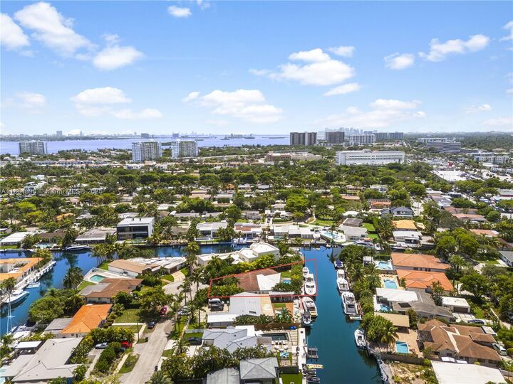 Property Photo: 12910 Auralia Rd FL 33181