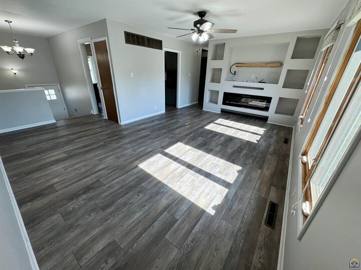Property Photo: 3036 SW Boswell Ave KS 66611