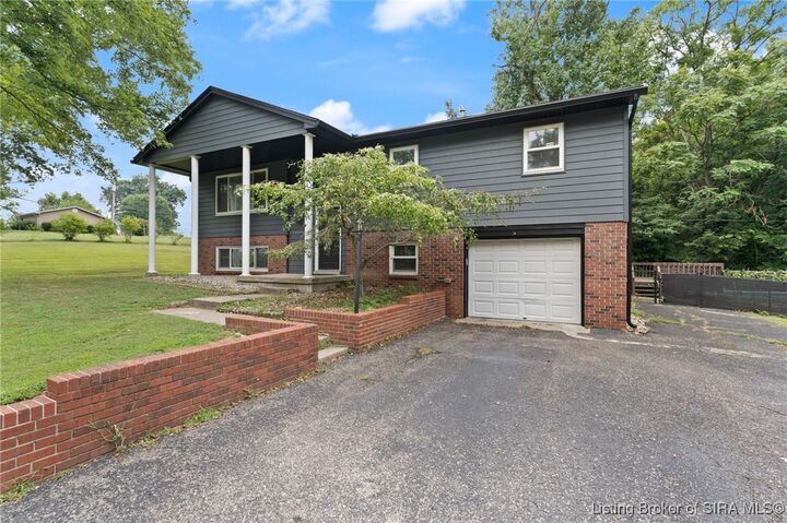 Property Photo: 3025 Shadybrook Lane IN 47150