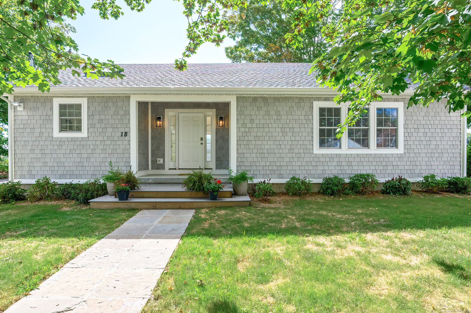 Property Photo:  18 Beckwith Street  CT 06357 