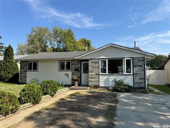 Property Photo: 414 Witney Avenue N SK S7L 3M7