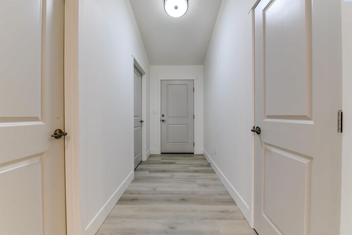Property Photo: 6198 W 30th Pl WA 99338