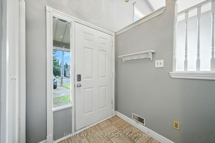 Photo de la propriété: 1045 High Street ON K9J 5R8
