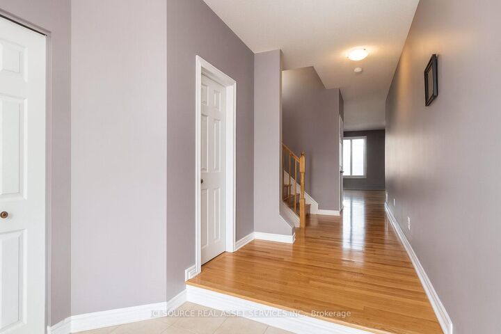 Photo de la propriété: 205 Claridge Drive ON K2J 5V8