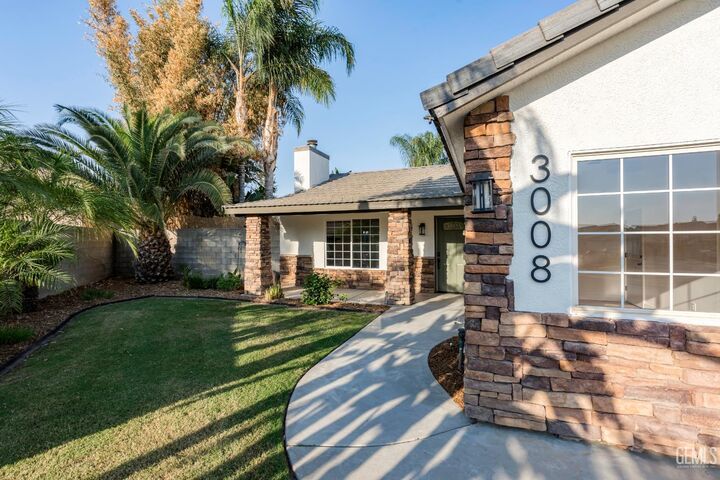 Property Photo:  3008 Dalea Street  CA 93308 