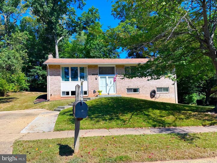 Property Photo: 5005 Gainsborough Drive VA 22032