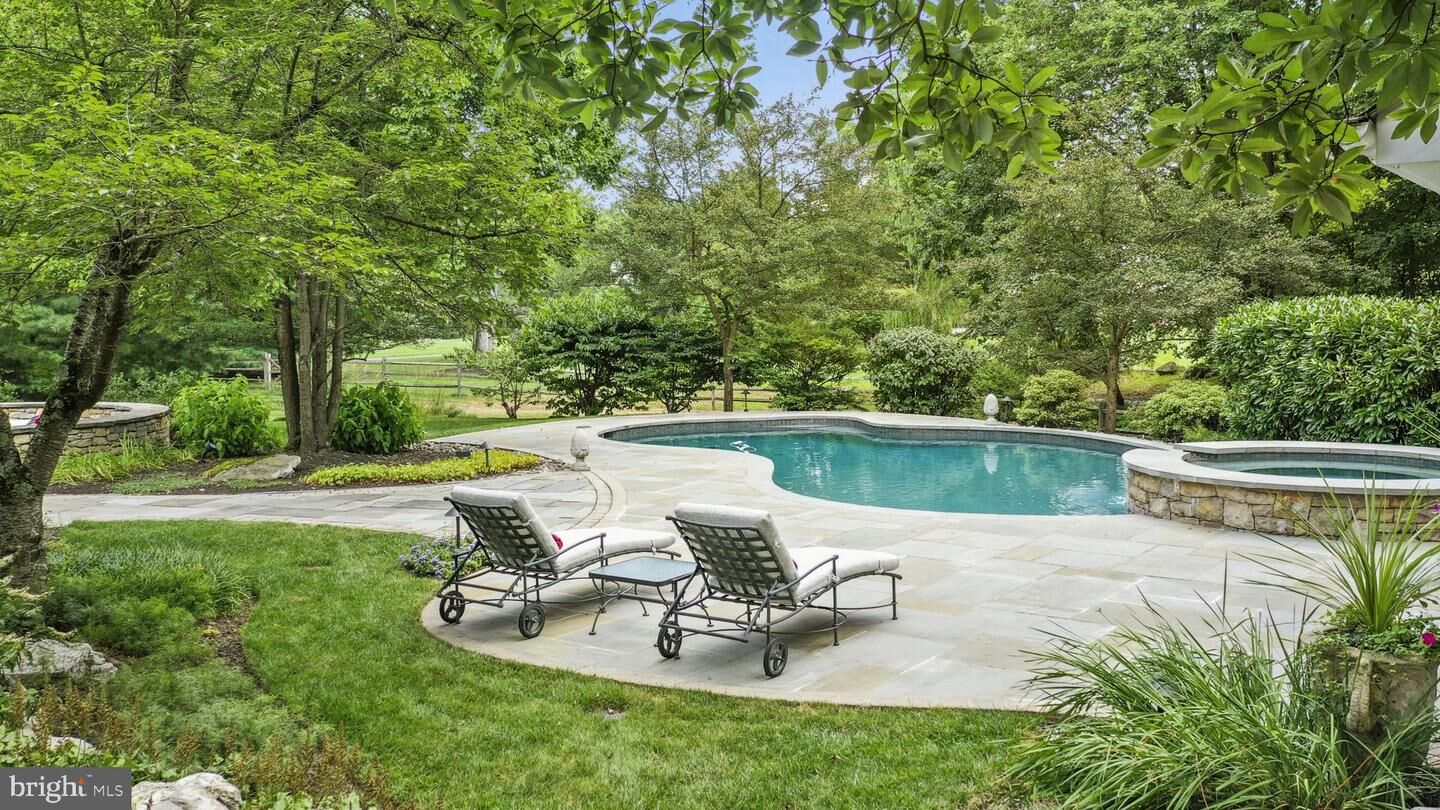 Property Photo:  1676 Fieldview Lane  PA 18015 