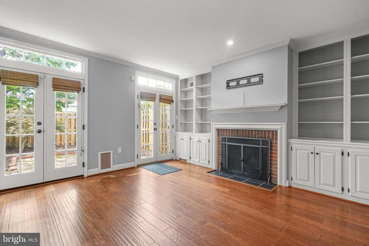 Property Photo: 1012 Oronoco Street VA 22314