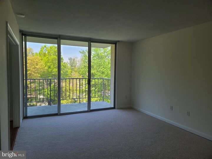 Property Photo: 2059 Huntington Avenue 608 VA 22303
