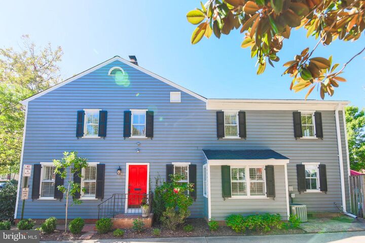 Property Photo: 309 S Columbus Street VA 22314