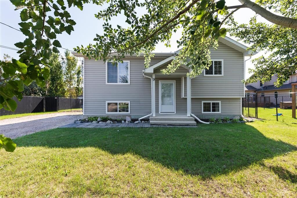Property Photo: 9 Ridgewood Place MB R5H 1A5