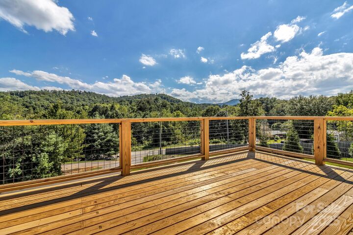 Property Photo: 6 Sahalee Drive NC 28804