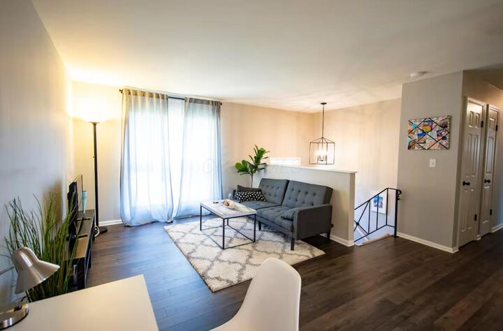 Property Photo:  221 Lincolnshire Road  OH 43230