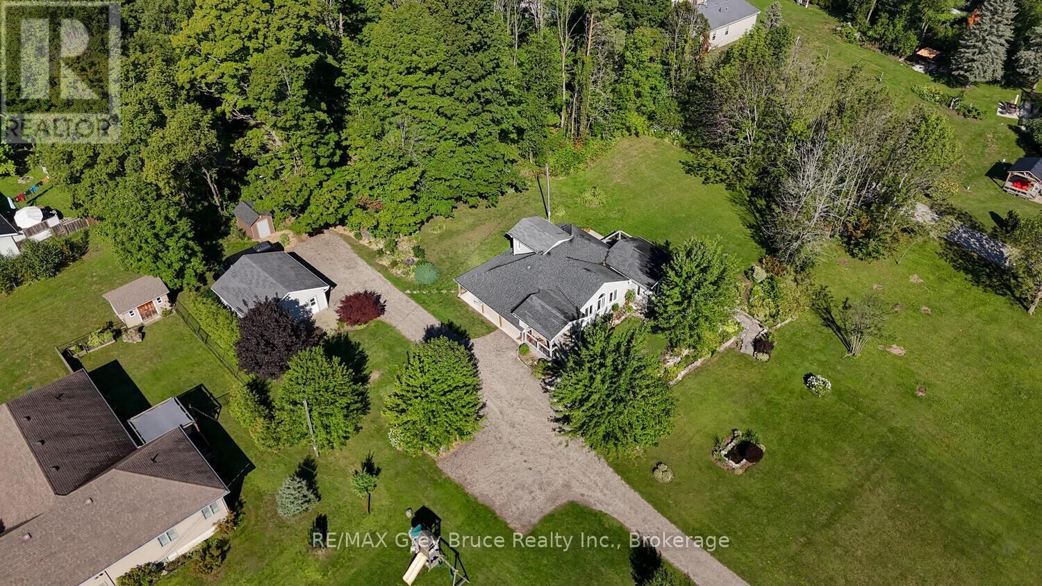 Property Photo: 106 Drive-In Crescent ON N4K 5N7