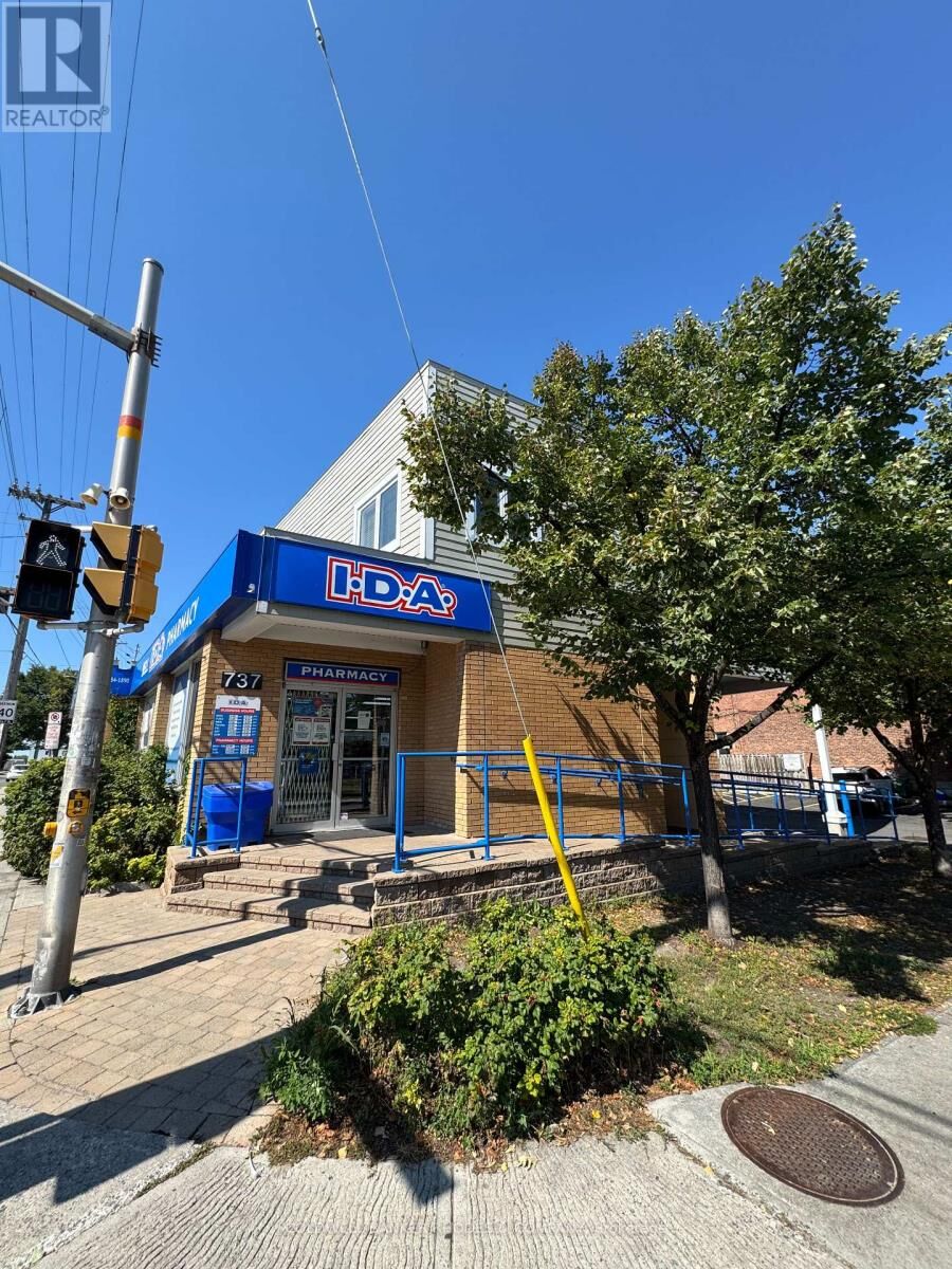 Property Photo: 737 Gladstone Avenue 3 ON K1R 6X4