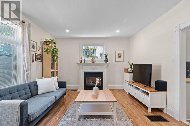 Property Photo:  147 Bay Street  ON N5A 4K8 